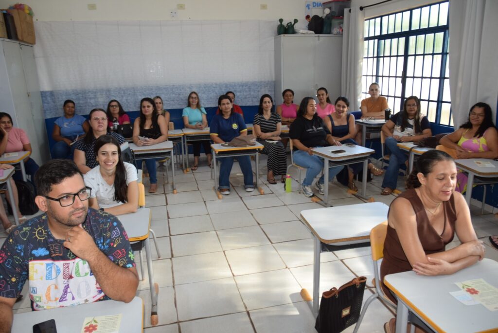 Iguatemi: Direção da Educação Infantil Municipal realiza primeira reunião com professores para traçar diretrizes