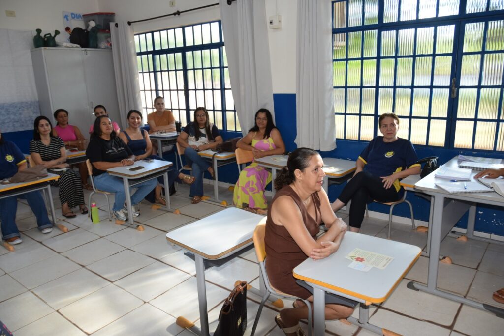 Iguatemi: Direção da Educação Infantil Municipal realiza primeira reunião com professores para traçar diretrizes