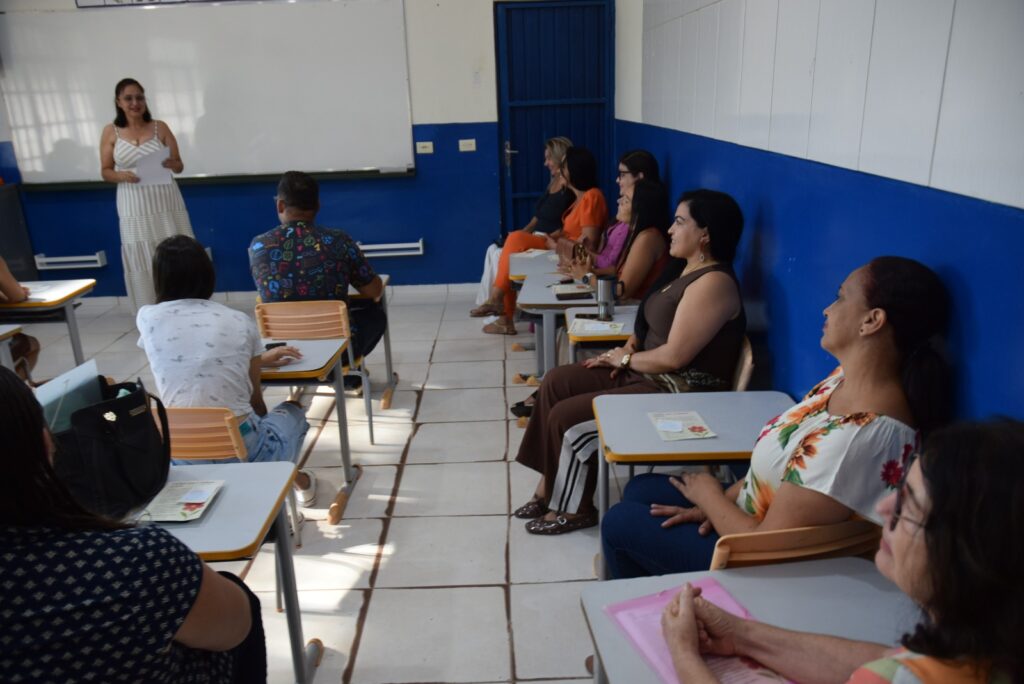 Iguatemi: Direção da Educação Infantil Municipal realiza primeira reunião com professores para traçar diretrizes