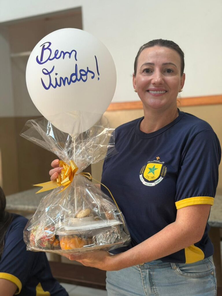 Iguatemi: Professores da Escola Municipal de Tempo Integral Tancredo Neves foram recepcionados com café da manhã especial