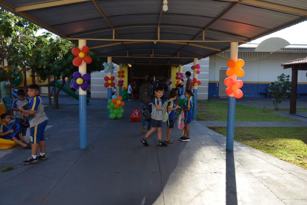 Iguatemi: Alunos da Rede Municipal de Ensino são recepcionados calorosamente por professores e profissionais, no início do ano letivo de 2026