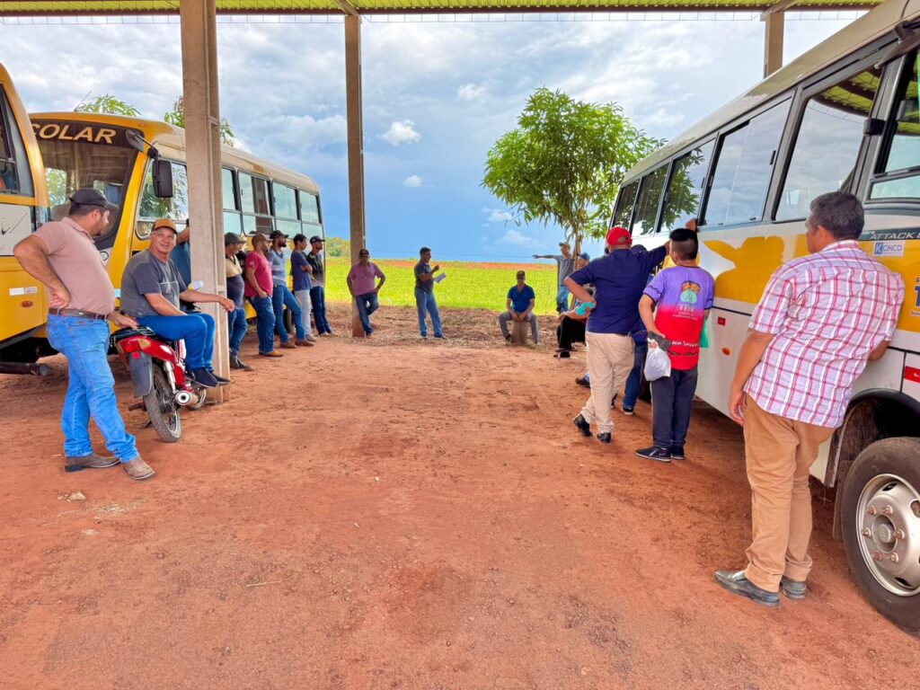 Departamento de Transporte de Tacuru realiza reunião com motoristas do transporte escolar sobre o início do ano letivo de 2026
