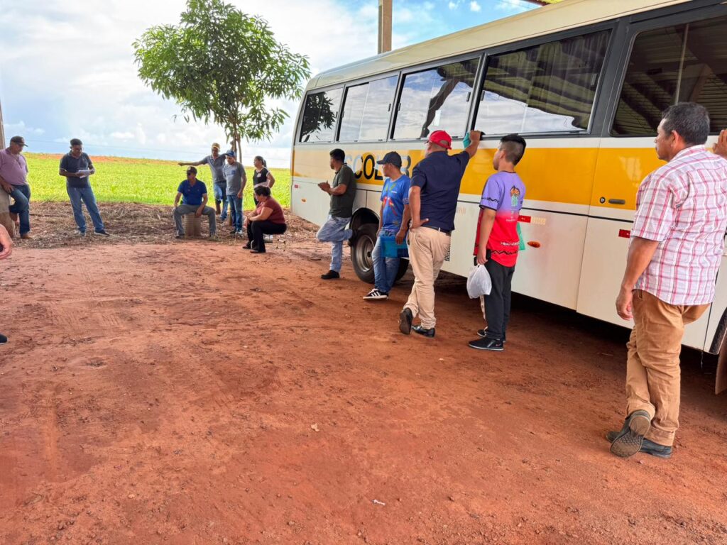 Departamento de Transporte de Tacuru realiza reunião com motoristas do transporte escolar sobre o início do ano letivo de 2026