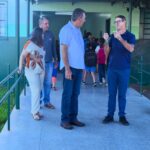 Paranhos: Prefeito acompanha início do ano letivo e entrega novos mobiliários na Escola Mitsuro Saito