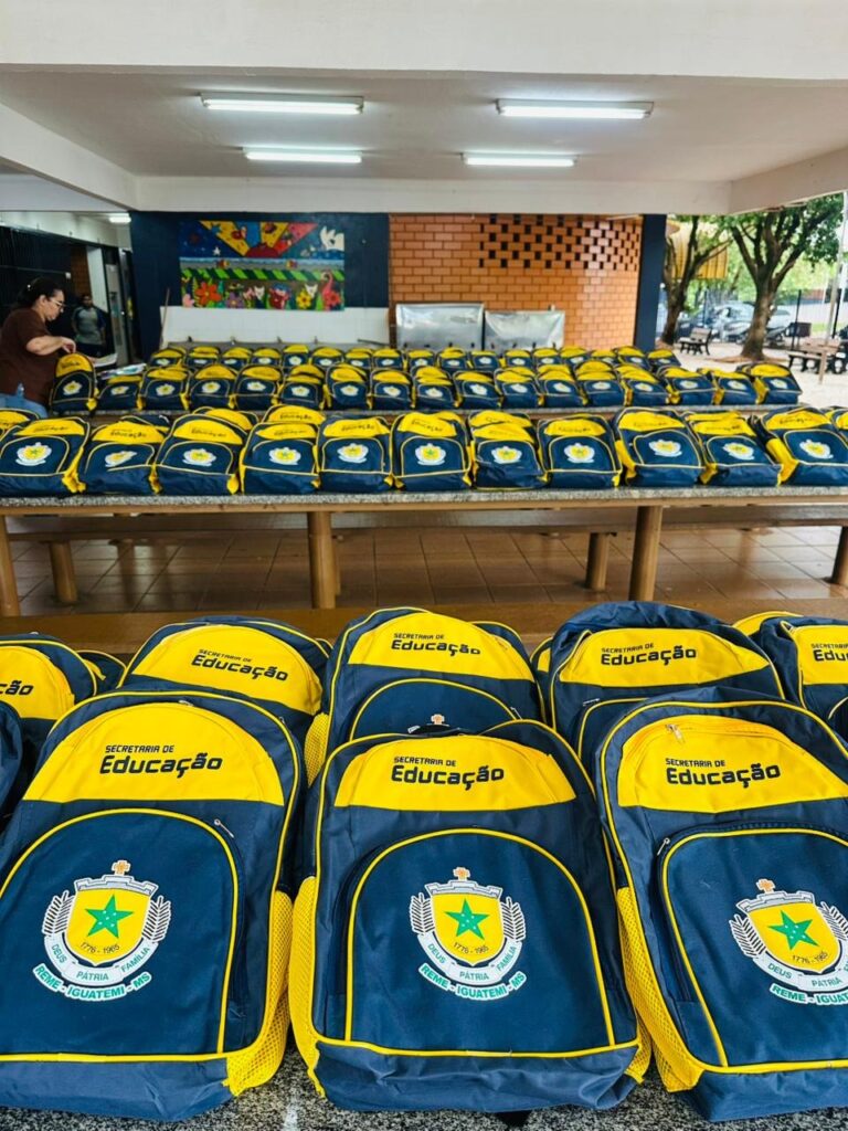 Prefeitura de Iguatemi entregará aproximadamente 2 mil kits de material escolar e mochilas para alunos das escolas e creches do município