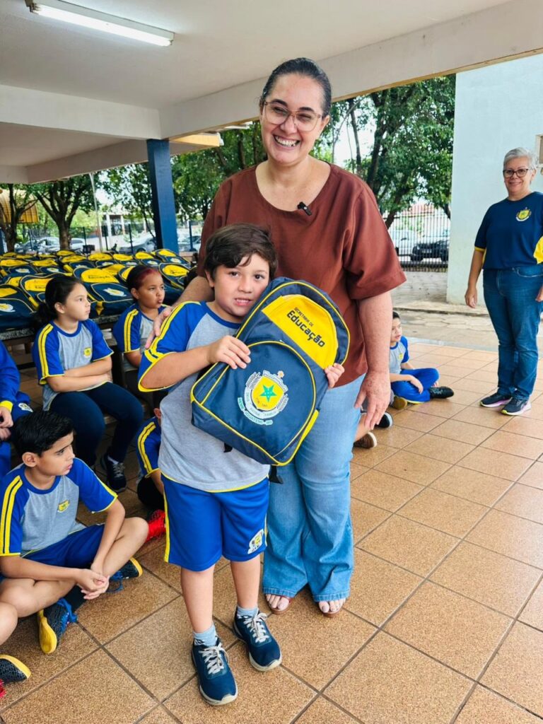 Prefeitura de Iguatemi entregará aproximadamente 2 mil kits de material escolar e mochilas para alunos das escolas e creches do município