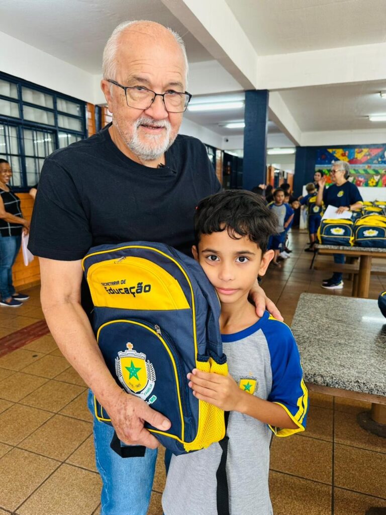 Prefeitura de Iguatemi entregará aproximadamente 2 mil kits de material escolar e mochilas para alunos das escolas e creches do município