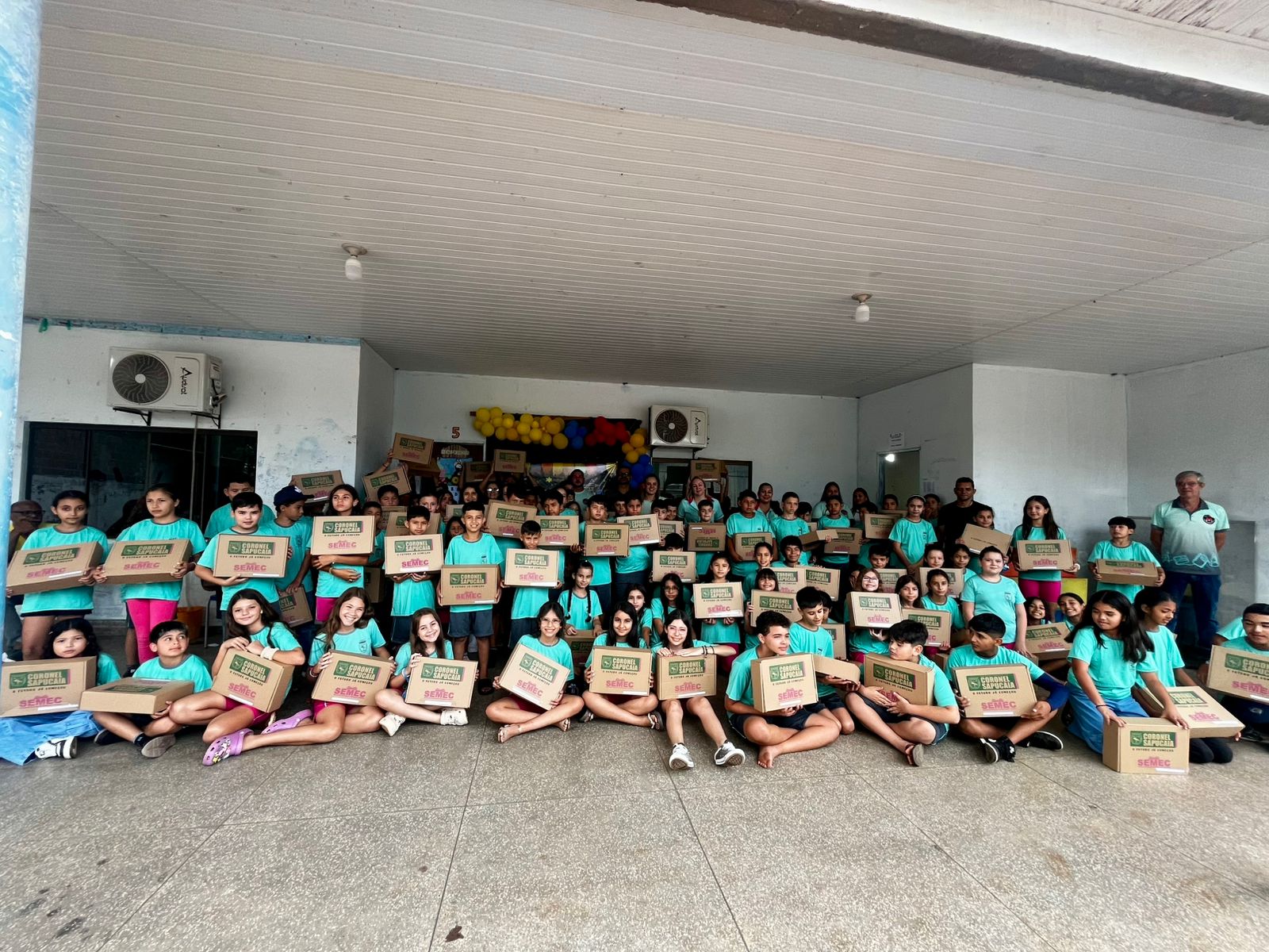 Coronel Sapucaia inicia ano letivo com entrega histórica de kits e uniformes para aproximadamente três mil alunos