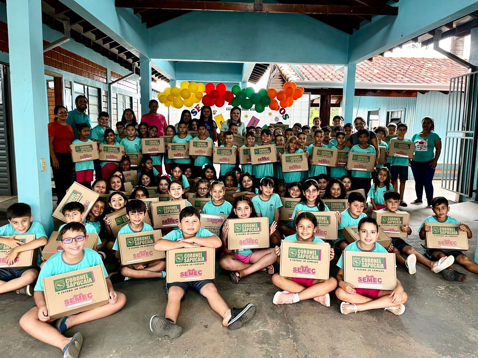 Coronel Sapucaia inicia ano letivo com entrega histórica de kits e uniformes para aproximadamente três mil alunos