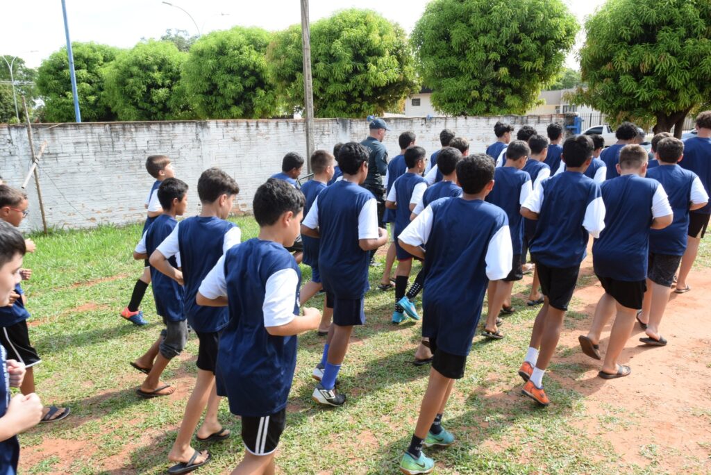 Iguatemi: Projeto da Polícia Militar "Bom de Bola, Bom na Escola" inicia suas atividades oficialmente