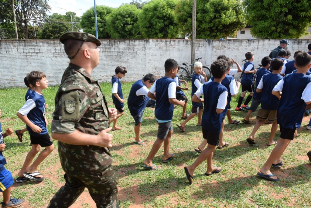 Iguatemi: Projeto da Polícia Militar "Bom de Bola, Bom na Escola" inicia suas atividades oficialmente