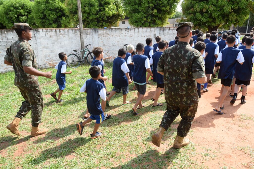 Iguatemi: Projeto da Polícia Militar "Bom de Bola, Bom na Escola" inicia suas atividades oficialmente