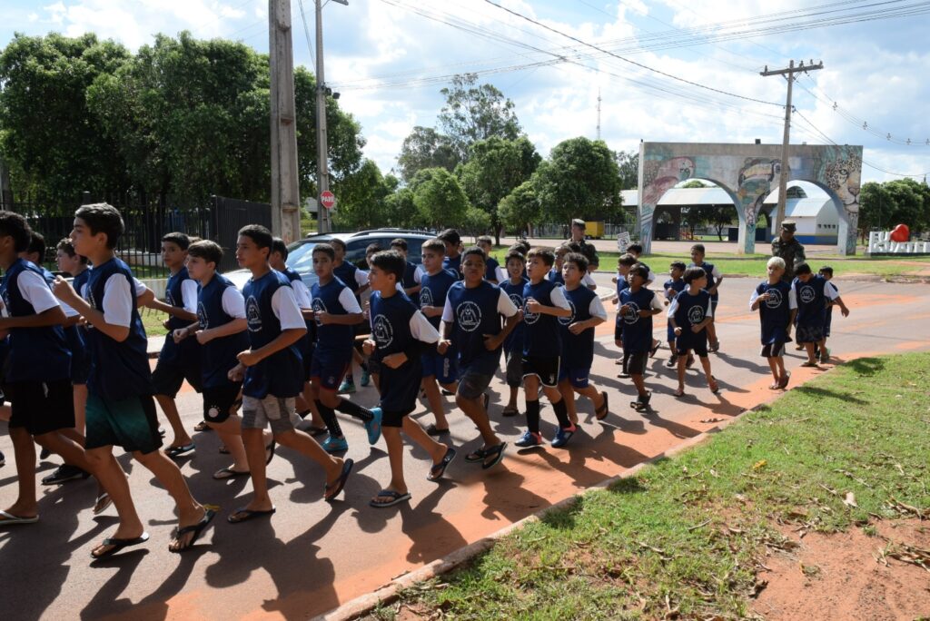 Iguatemi: Projeto da Polícia Militar "Bom de Bola, Bom na Escola" inicia suas atividades oficialmente