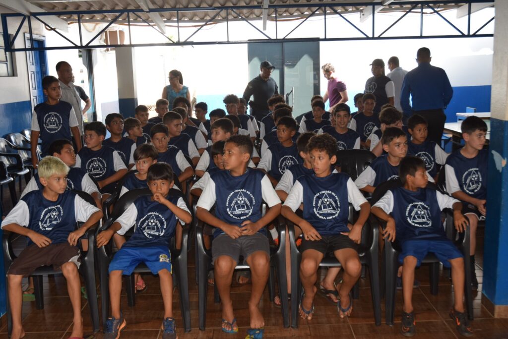 Iguatemi: Projeto da Polícia Militar "Bom de Bola, Bom na Escola" inicia suas atividades oficialmente