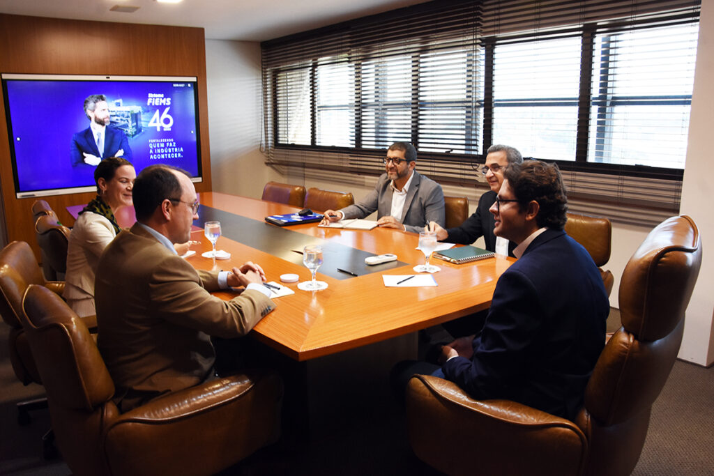 Fiems apresenta a embaixador da Hungria potencialidades do setor industrial de MS