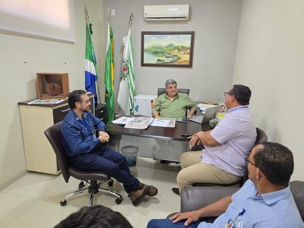 Representantes da Sanesul vão até Sete Quedas para prestar esclarecimentos ao Prefeito e ao Presidente da Câmara sobre a qualidade da água