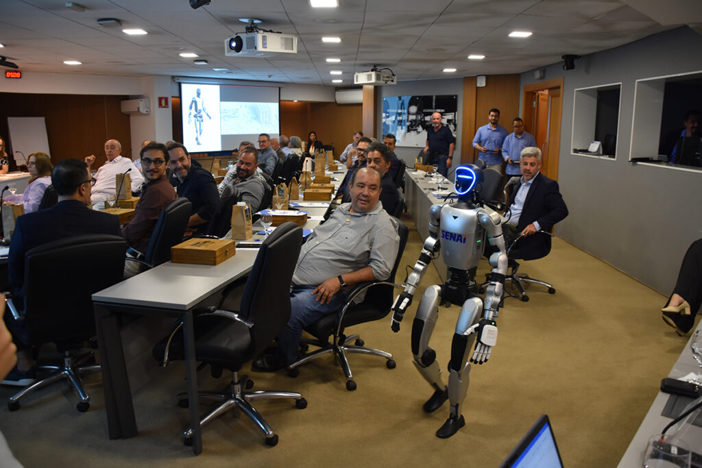 Fiems apresenta robô humanoide durante reunião do Conselho de Diretores