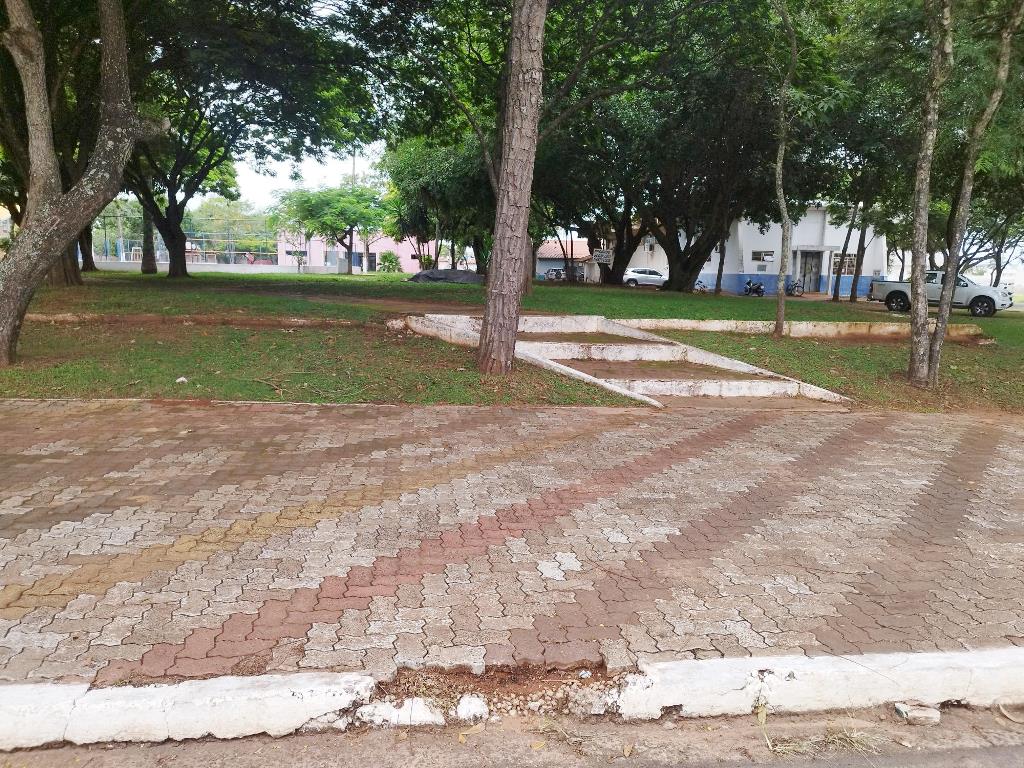 Lígia pede melhorias na Praça Orlando Viol em Amambai