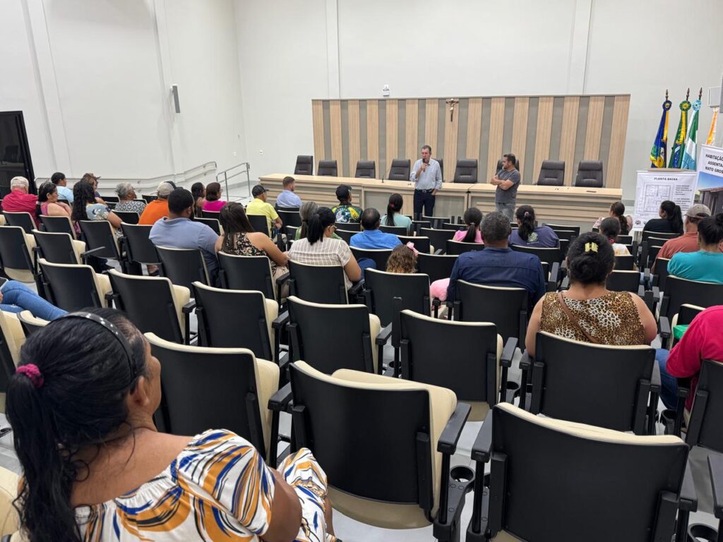 Assinatura de contratos do Programa de Crédito Habitação aconteceu nessa sexta em Paranhos