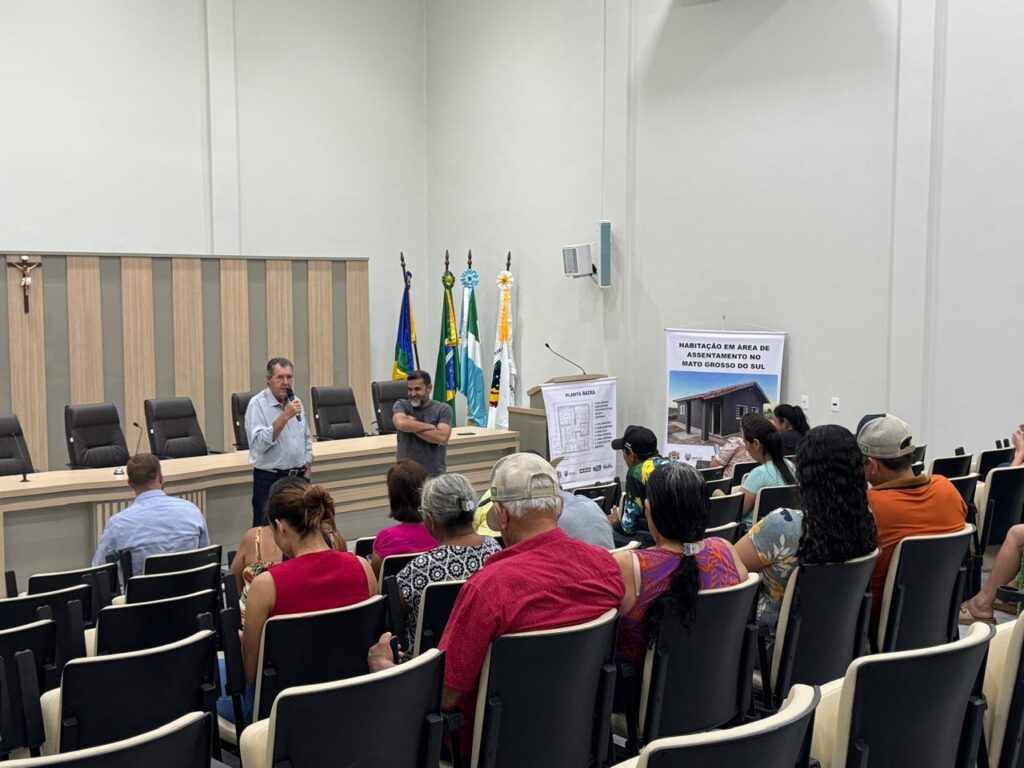 Assinatura de contratos do Programa de Crédito Habitação aconteceu nessa sexta em Paranhos