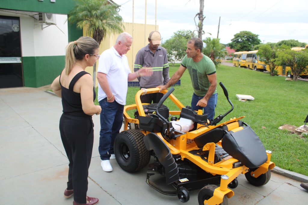 Prefeitura de Juti reforça serviços de limpeza e paisagismo com novo equipamento