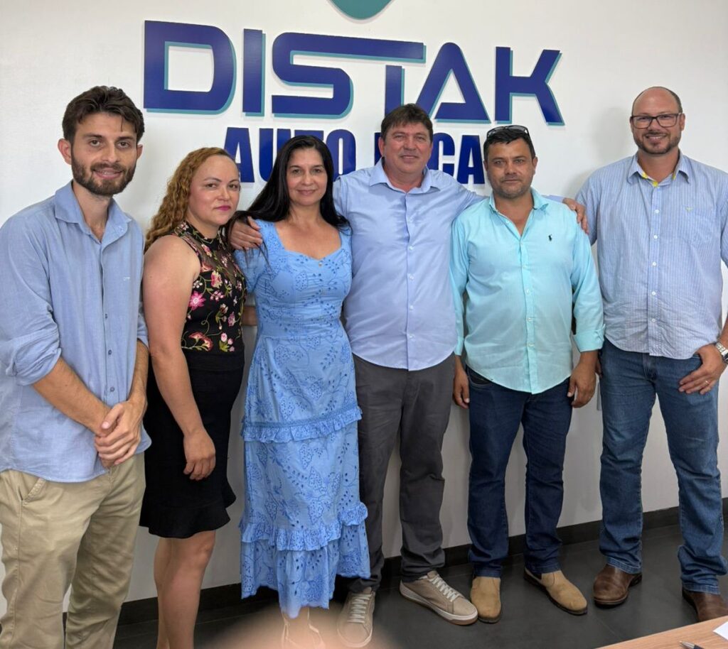 Vereadores prestigiam reinauguração da Distak Auto Peças de Coronel Sapucaia e destacam a força do comércio local