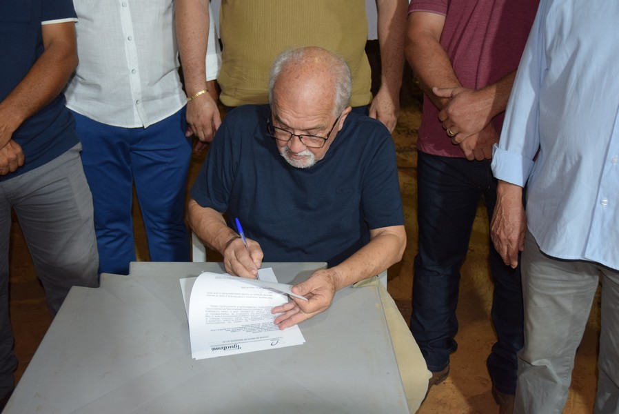 Iguatemi: Prefeito Lídio Ledesma lança oficialmente pavimentação asfáltica no bairro da Vila Nova Esperança