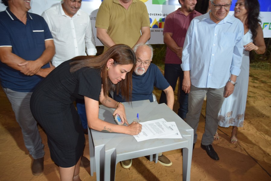 Iguatemi: Prefeito Lídio Ledesma lança oficialmente pavimentação asfáltica no bairro da Vila Nova Esperança