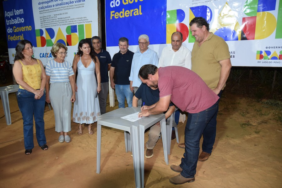Iguatemi: Prefeito Lídio Ledesma lança oficialmente pavimentação asfáltica no bairro da Vila Nova Esperança