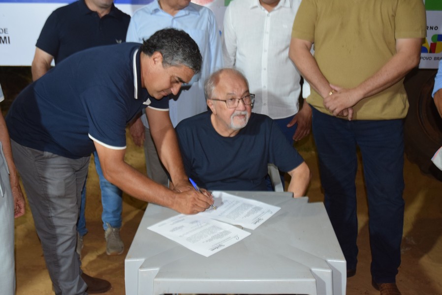 Iguatemi: Prefeito Lídio Ledesma lança oficialmente pavimentação asfáltica no bairro da Vila Nova Esperança