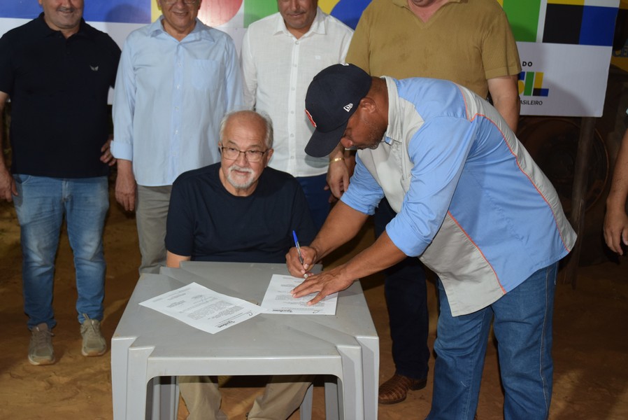 Iguatemi: Prefeito Lídio Ledesma lança oficialmente pavimentação asfáltica no bairro da Vila Nova Esperança