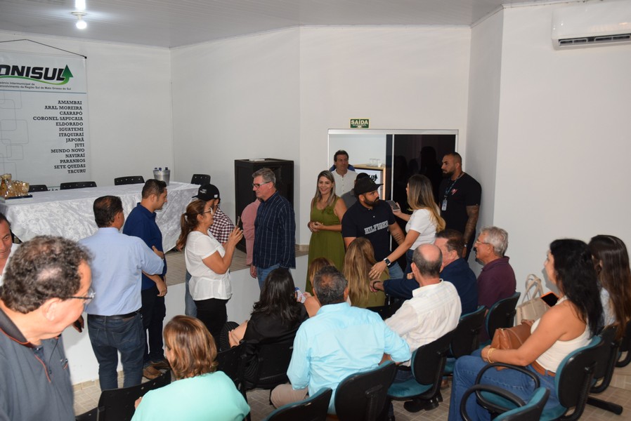 Iguatemi recebe o senador Nelsinho Trad para anunciar a liberação de emenda federal no valor de R$ 4,9 milhões para o Conisul