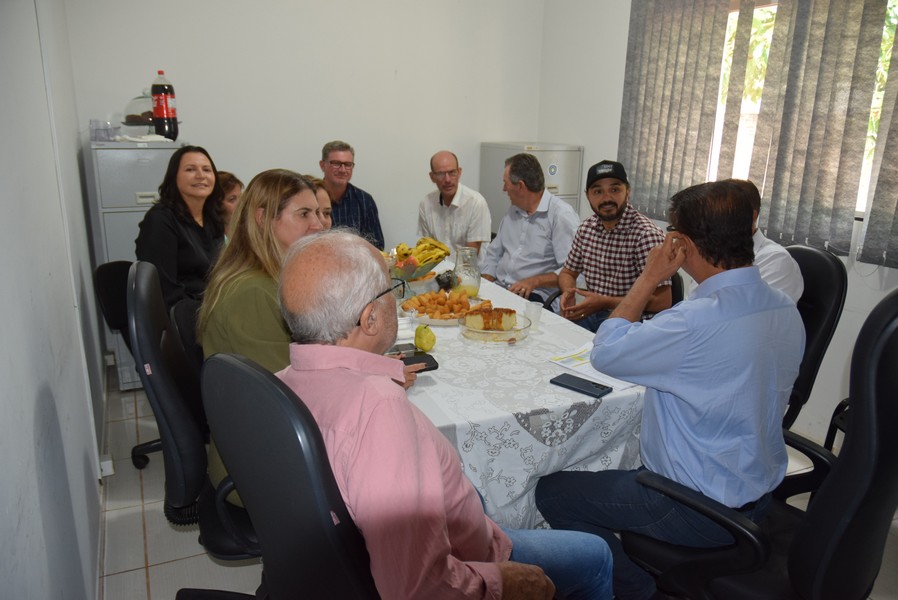 Iguatemi recebe o senador Nelsinho Trad para anunciar a liberação de emenda federal no valor de R$ 4,9 milhões para o Conisul