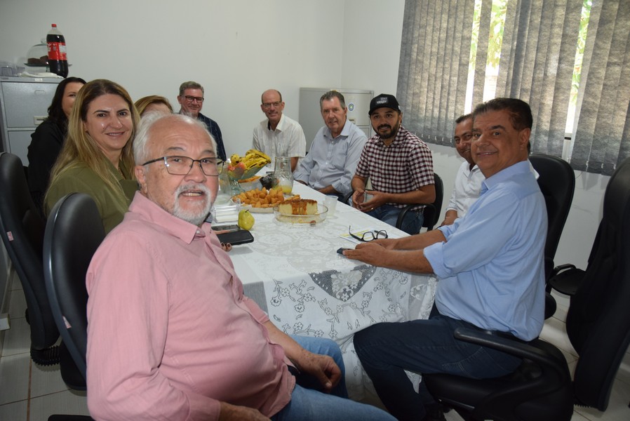 Iguatemi recebe o senador Nelsinho Trad para anunciar a liberação de emenda federal no valor de R$ 4,9 milhões para o Conisul