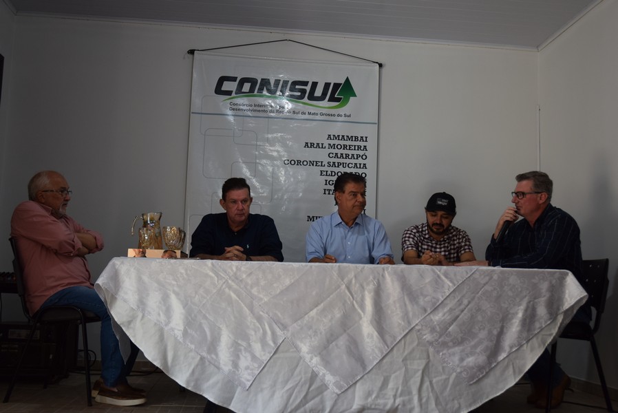 Iguatemi recebe o senador Nelsinho Trad para anunciar a liberação de emenda federal no valor de R$ 4,9 milhões para o Conisul