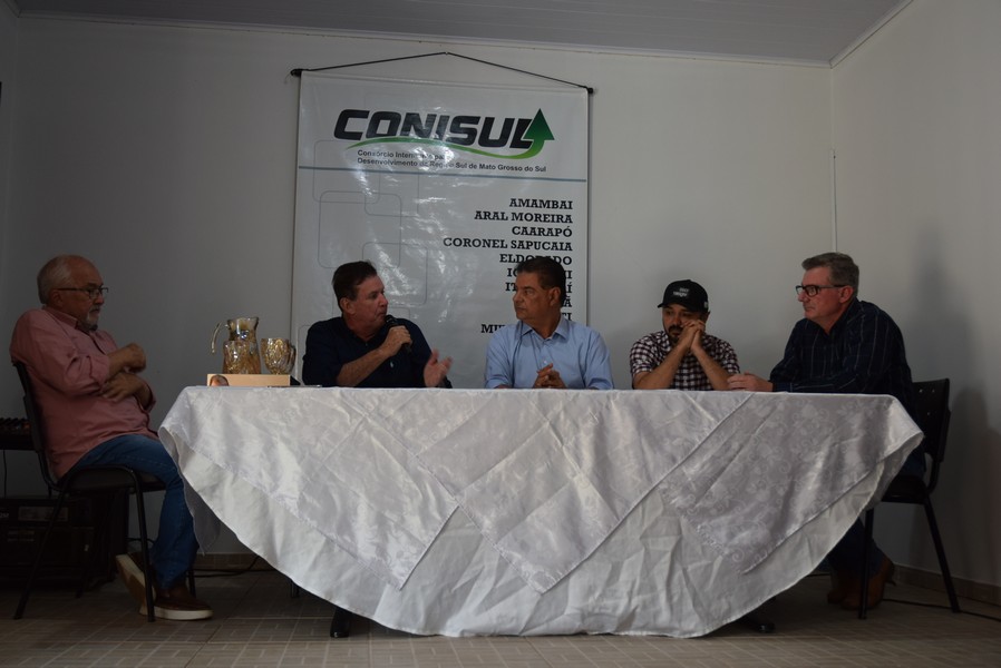 Iguatemi recebe o senador Nelsinho Trad para anunciar a liberação de emenda federal no valor de R$ 4,9 milhões para o Conisul