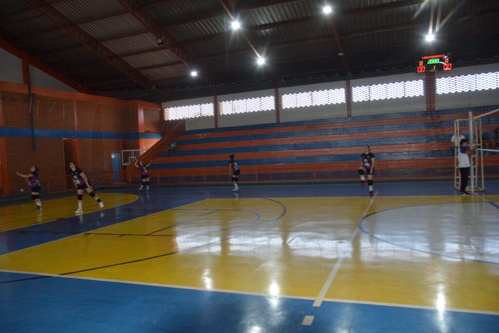 Equipes de Iguatemi se destacam na etapa do Cone Sul de vôlei masculino e feminino com 100% de aproveitamento