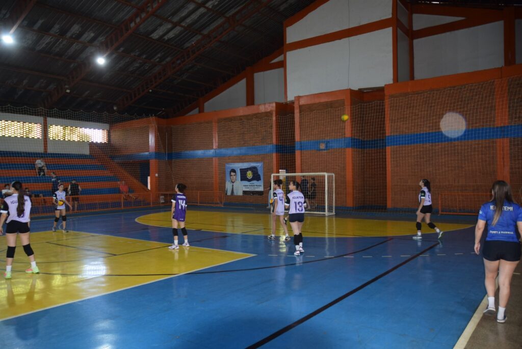 Equipes de Iguatemi se destacam na etapa do Cone Sul de vôlei masculino e feminino com 100% de aproveitamento
