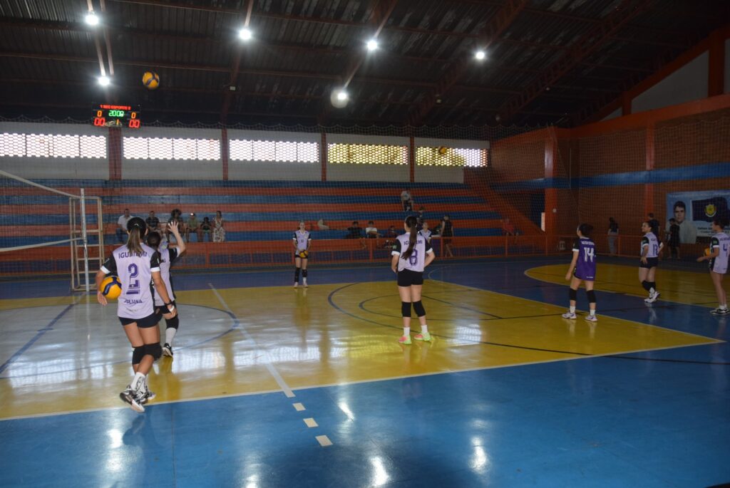 Equipes de Iguatemi se destacam na etapa do Cone Sul de vôlei masculino e feminino com 100% de aproveitamento