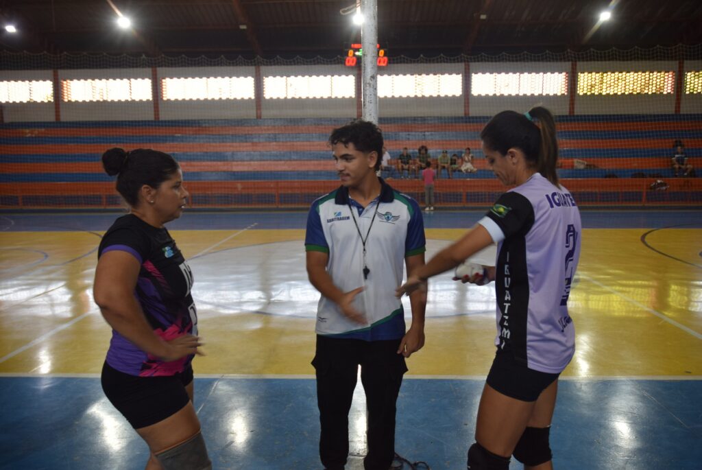 Equipes de Iguatemi se destacam na etapa do Cone Sul de vôlei masculino e feminino com 100% de aproveitamento