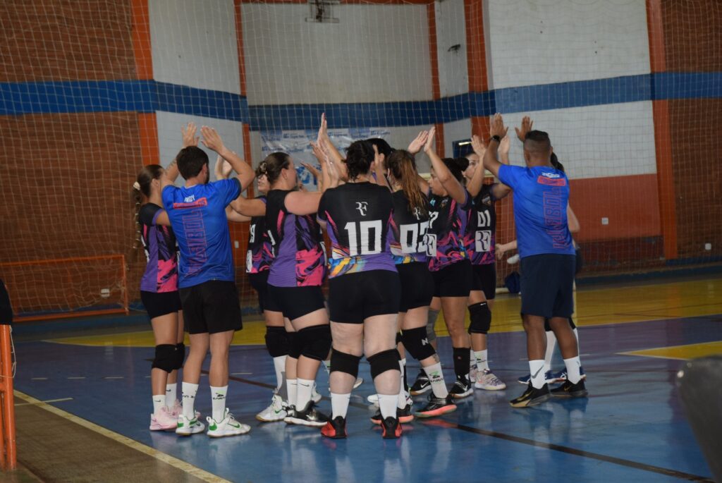 Equipes de Iguatemi se destacam na etapa do Cone Sul de vôlei masculino e feminino com 100% de aproveitamento