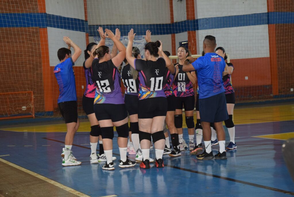 Equipes de Iguatemi se destacam na etapa do Cone Sul de vôlei masculino e feminino com 100% de aproveitamento