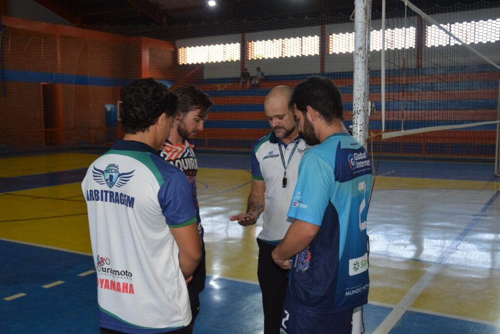 Equipes de Iguatemi se destacam na etapa do Cone Sul de vôlei masculino e feminino com 100% de aproveitamento