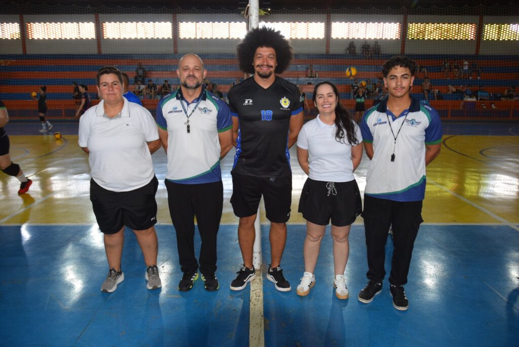 Equipes de Iguatemi se destacam na etapa do Cone Sul de vôlei masculino e feminino com 100% de aproveitamento