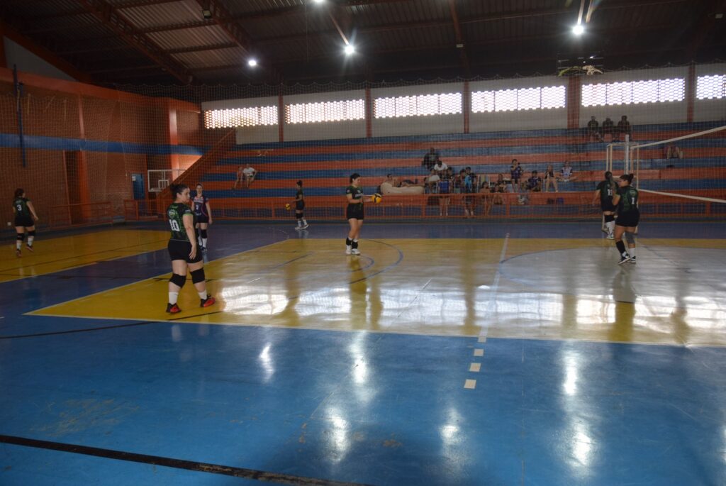 Equipes de Iguatemi se destacam na etapa do Cone Sul de vôlei masculino e feminino com 100% de aproveitamento