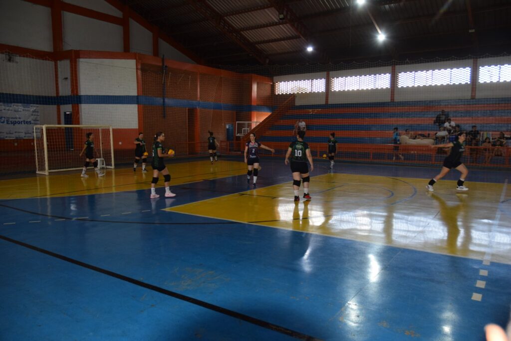 Equipes de Iguatemi se destacam na etapa do Cone Sul de vôlei masculino e feminino com 100% de aproveitamento