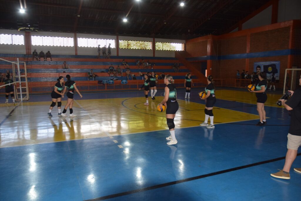 Equipes de Iguatemi se destacam na etapa do Cone Sul de vôlei masculino e feminino com 100% de aproveitamento