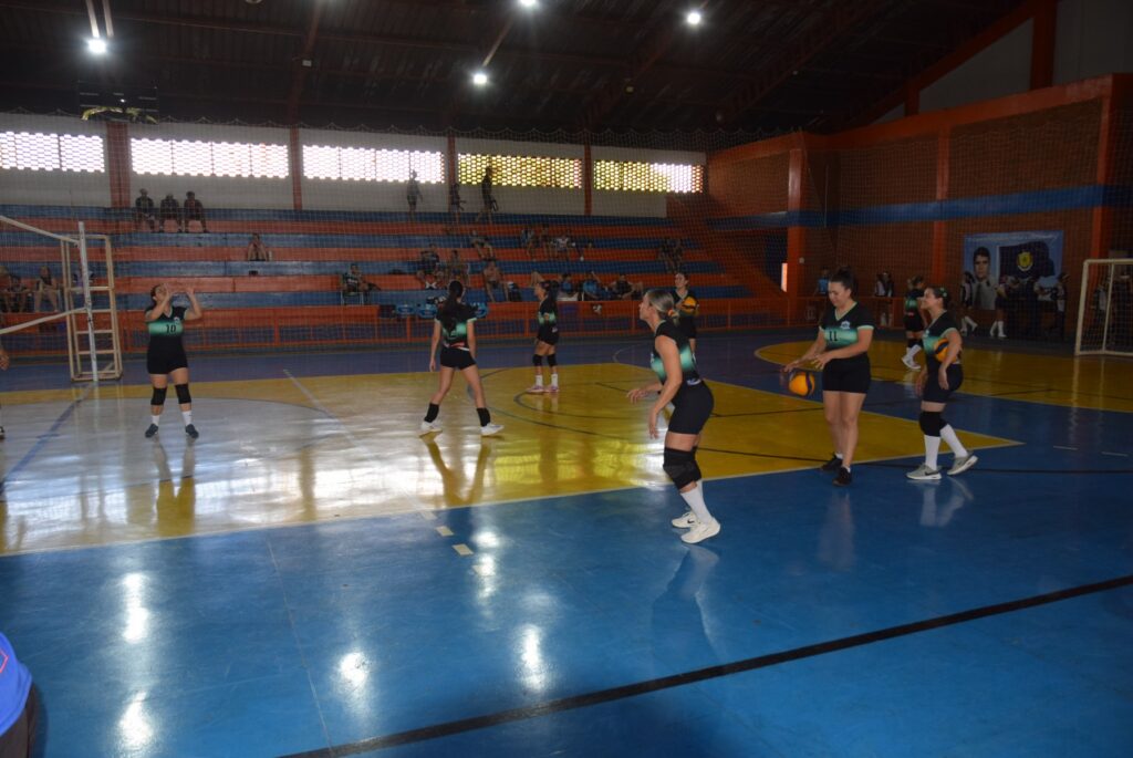 Equipes de Iguatemi se destacam na etapa do Cone Sul de vôlei masculino e feminino com 100% de aproveitamento