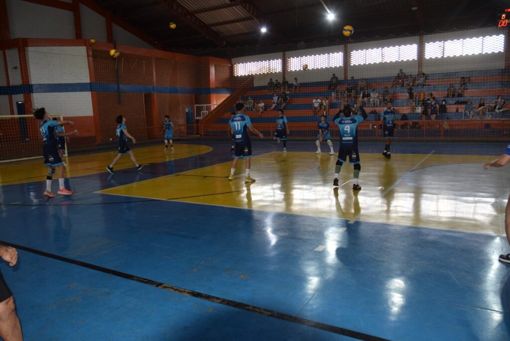 Equipes de Iguatemi se destacam na etapa do Cone Sul de vôlei masculino e feminino com 100% de aproveitamento