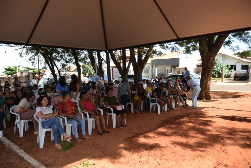 Prefeitura de Iguatemi entrega 87 títulos fundiários para famílias dos bairros Cherogami e Jardim Élida